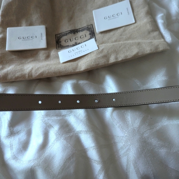 Gucci reversible taupe/monogram belt - Picture 8 of 8